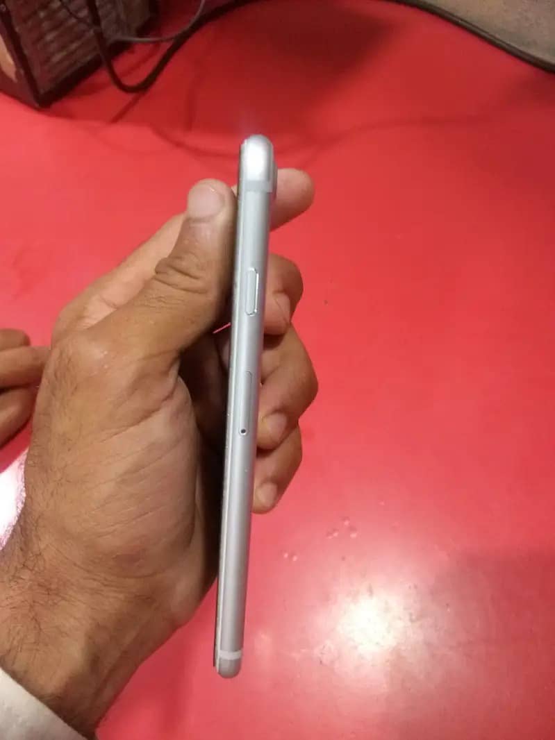 Apple iPhone 7 2