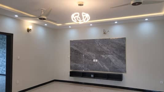 10 Marla House In Bahria Town For Sale At Good Location