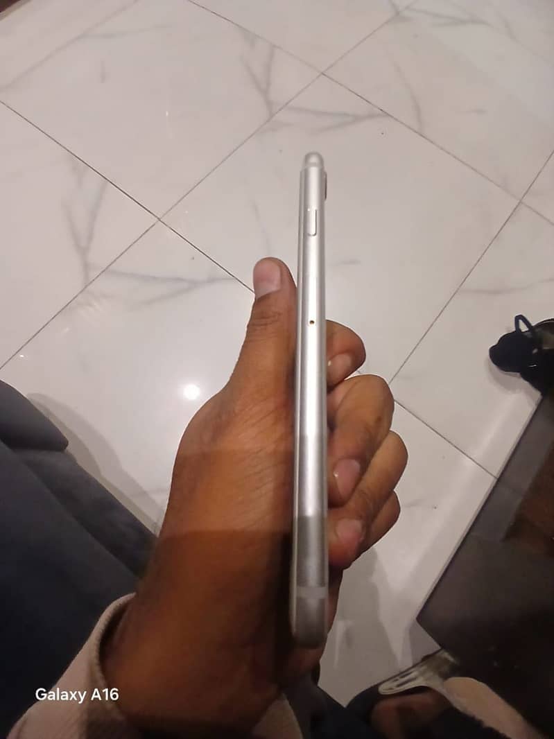 Apple iPhone 8 4