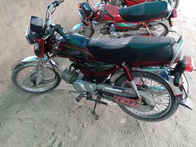 cd 70 red colour good condition