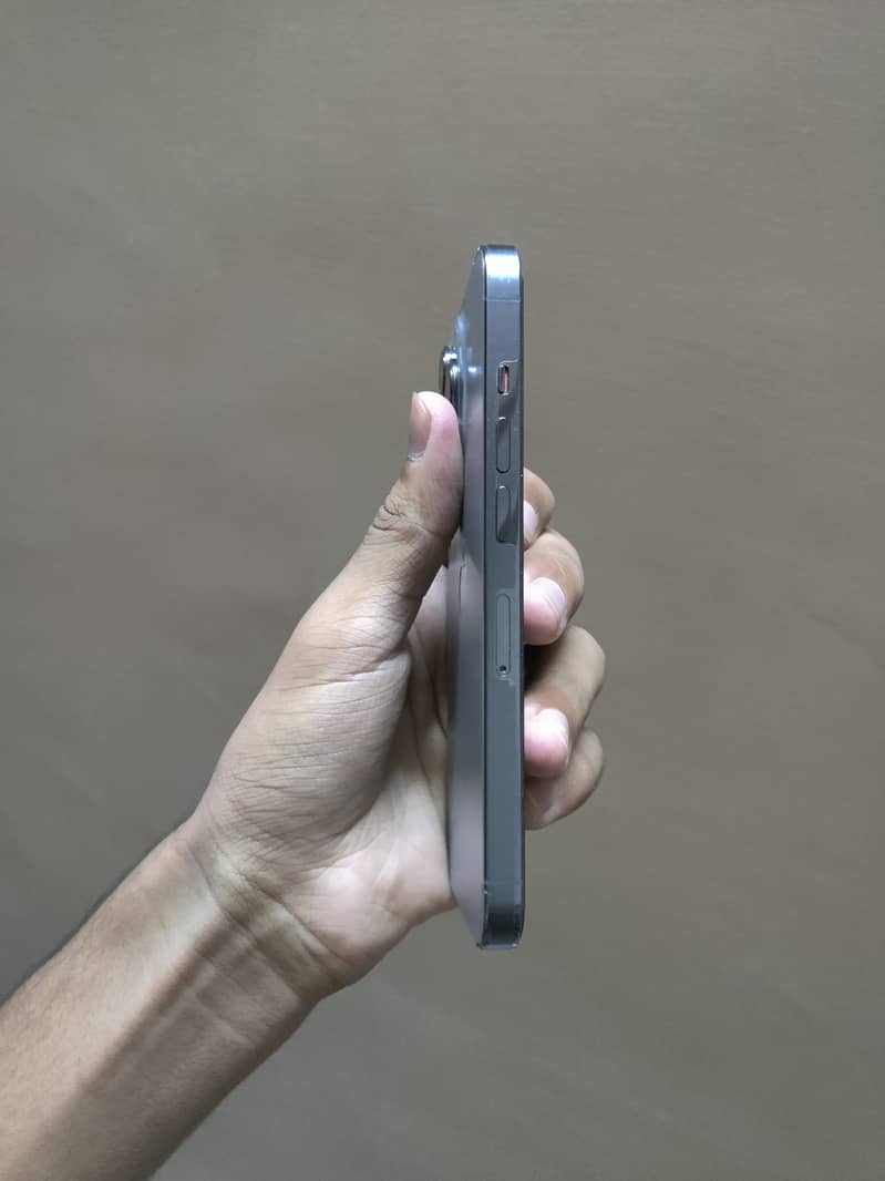 Apple iPhone 13 Pro 4