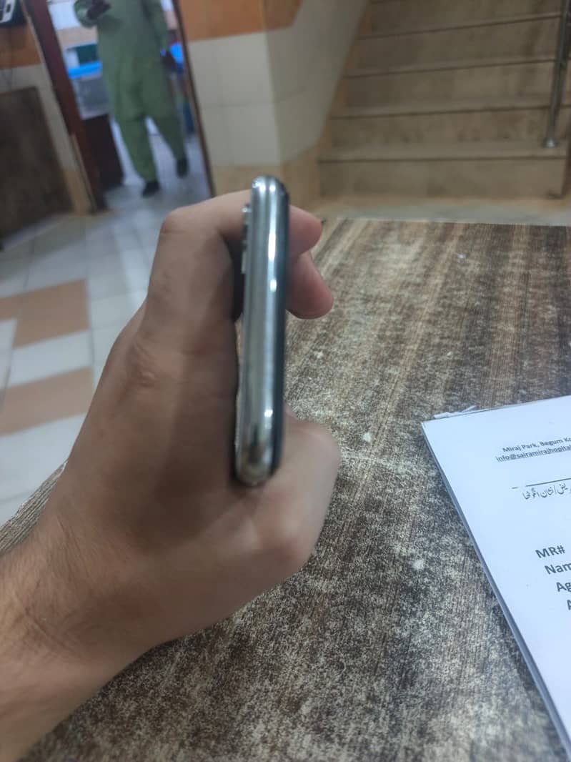 Apple iPhone X 5