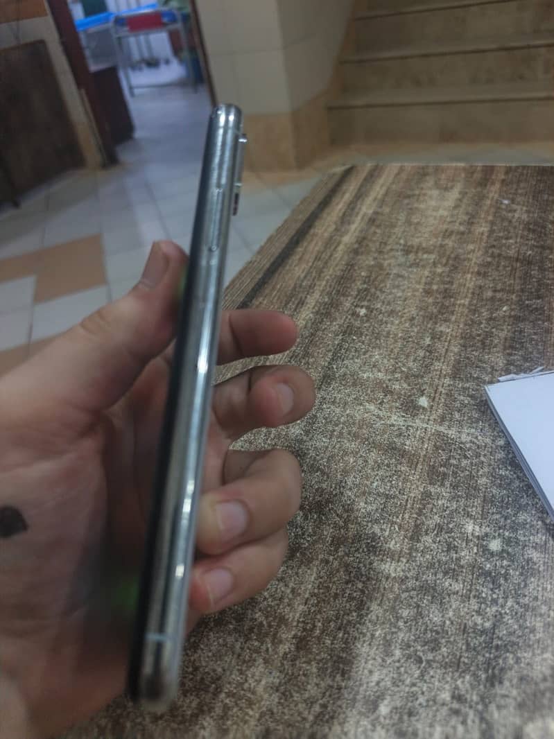 Apple iPhone X 6