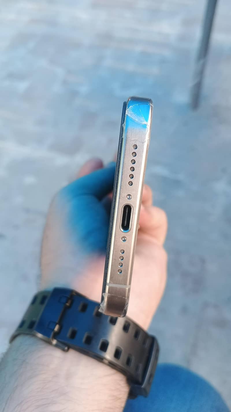 iphone 15 pro max 3