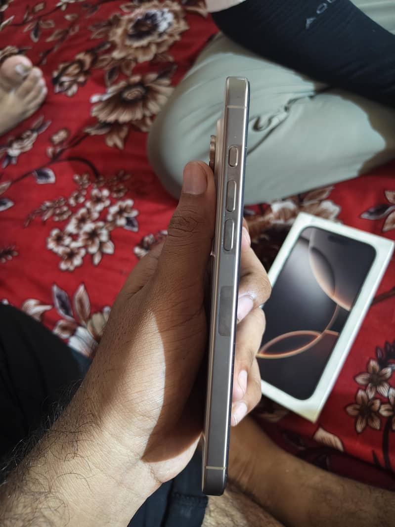 Apple iPhone 16 Pro Max 3