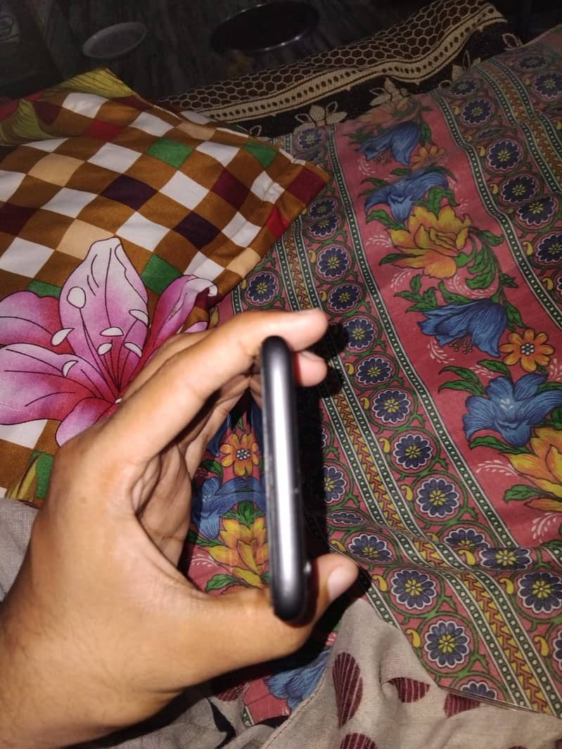 Apple iPhone 11 7