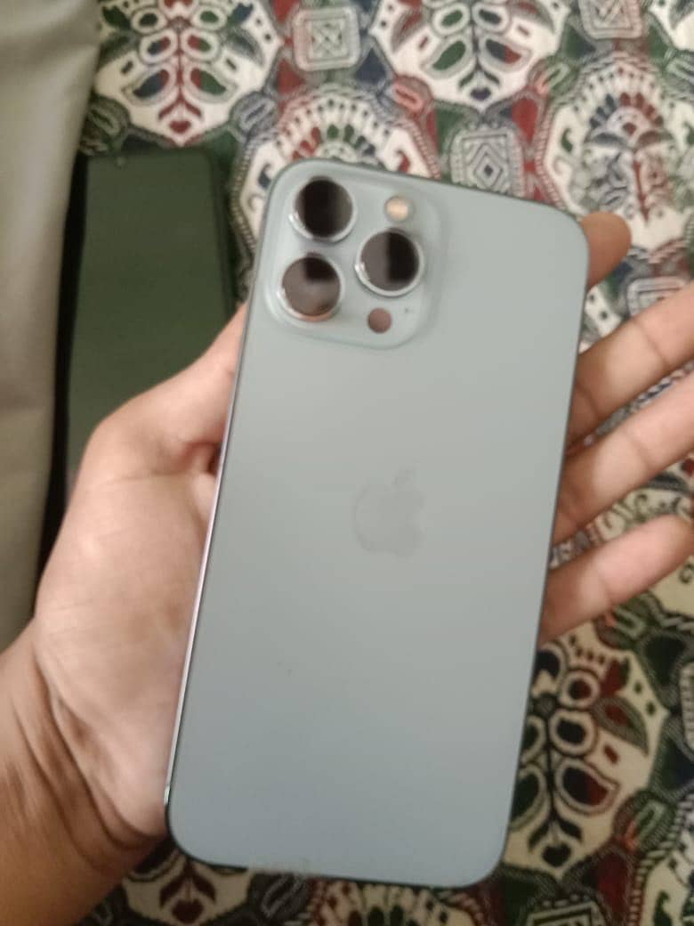 Apple iPhone 13 Pro Max 4