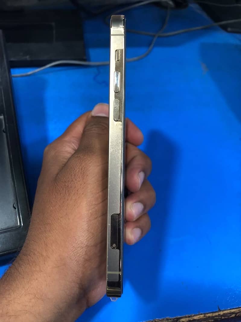 Apple iPhone 12 Pro 2