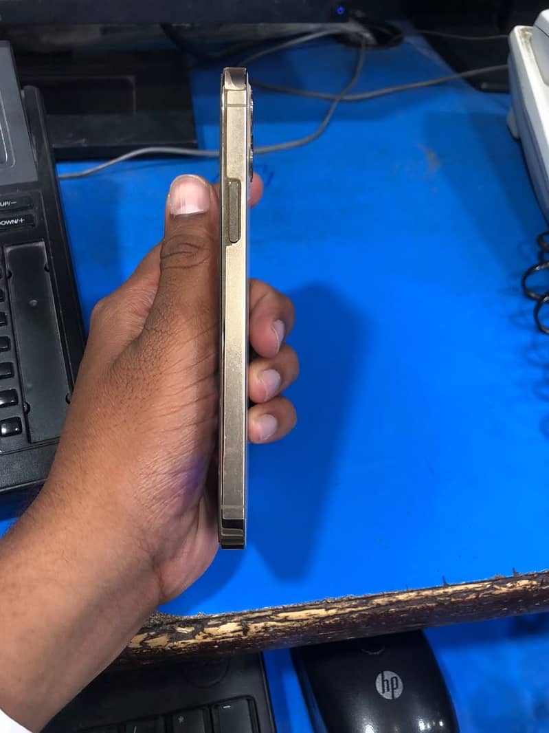 Apple iPhone 12 Pro 3