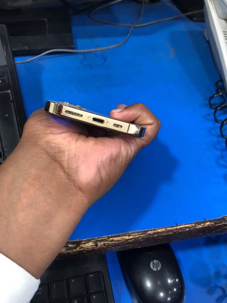 Apple iPhone 12 Pro 4