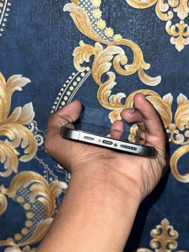 Apple iPhone 12 Pro Max 4