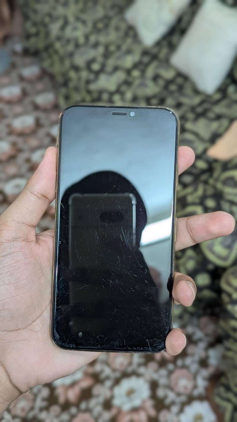 Apple iPhone XS 1