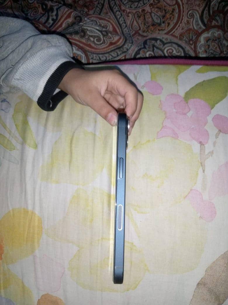 Apple iPhone 13 6