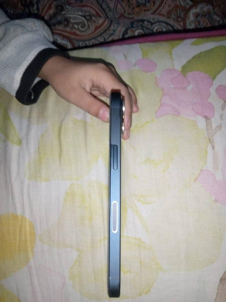 Apple iPhone 13 7