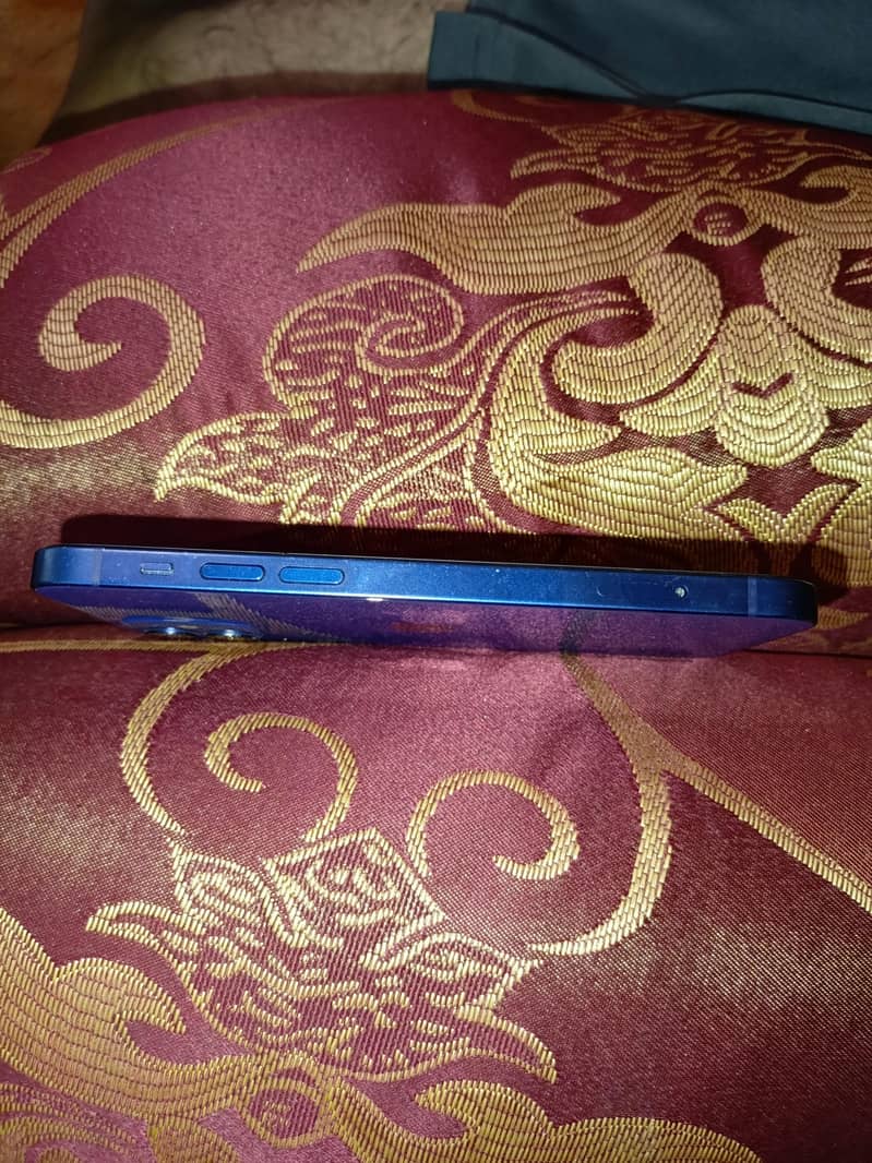 Apple iPhone 12 2