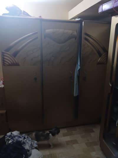 1 cupboard, 1 divider, 1 dressing table, 2 side table