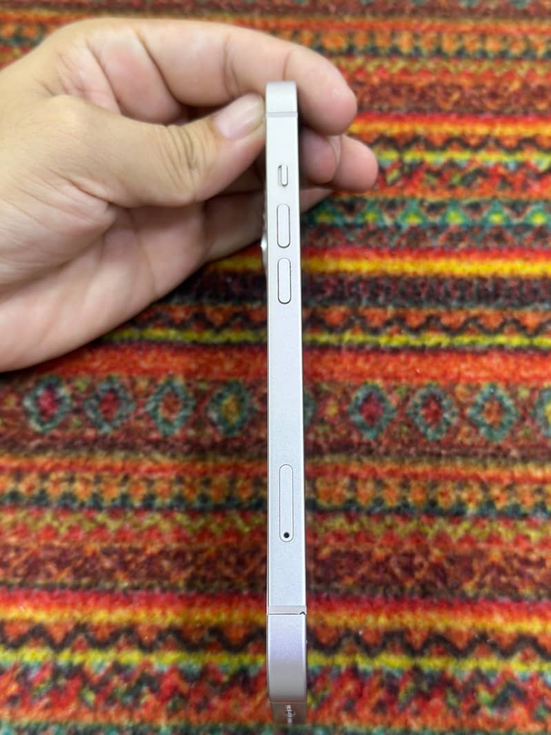 Apple iPhone 13 9