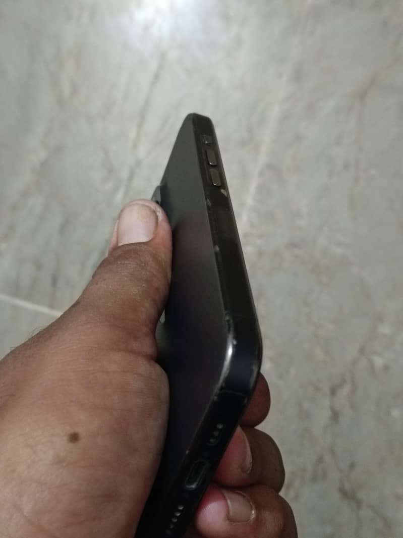 Apple iPhone 15 Pro 3