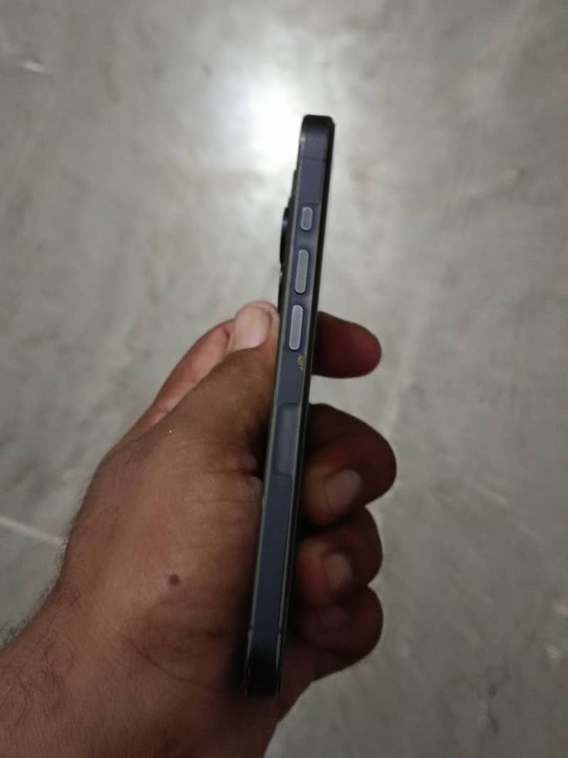 Apple iPhone 15 Pro 4