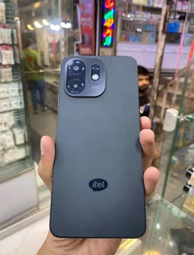 Itel A100C 4+2 gb ram 64gb rom. 8 months e warrenty
