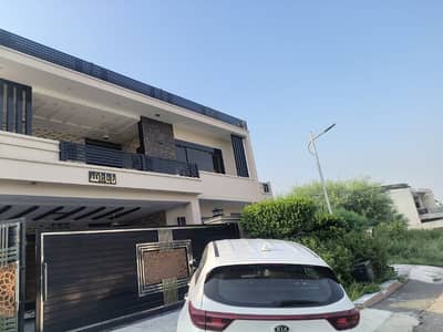 22 Marla House Available For sell in G-15.