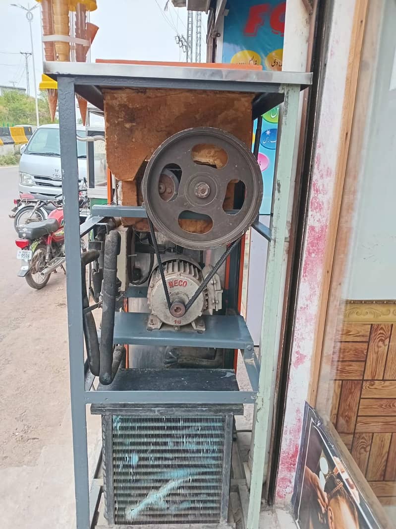 ICE CREAM MAKER MACHINE 1