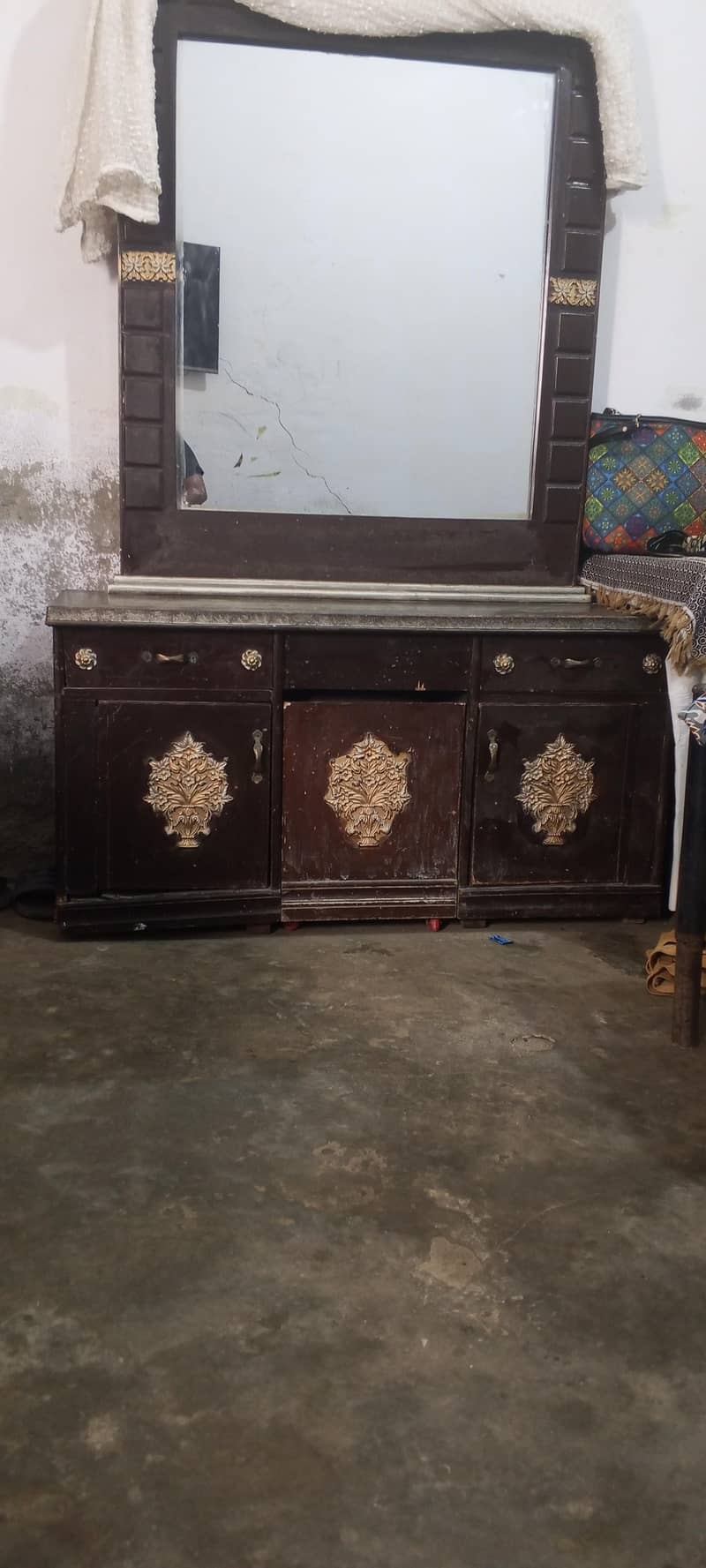 Bed and dressing table and 2 side table 1