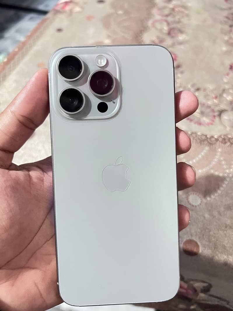 Apple iPhone 15 Pro Max 2