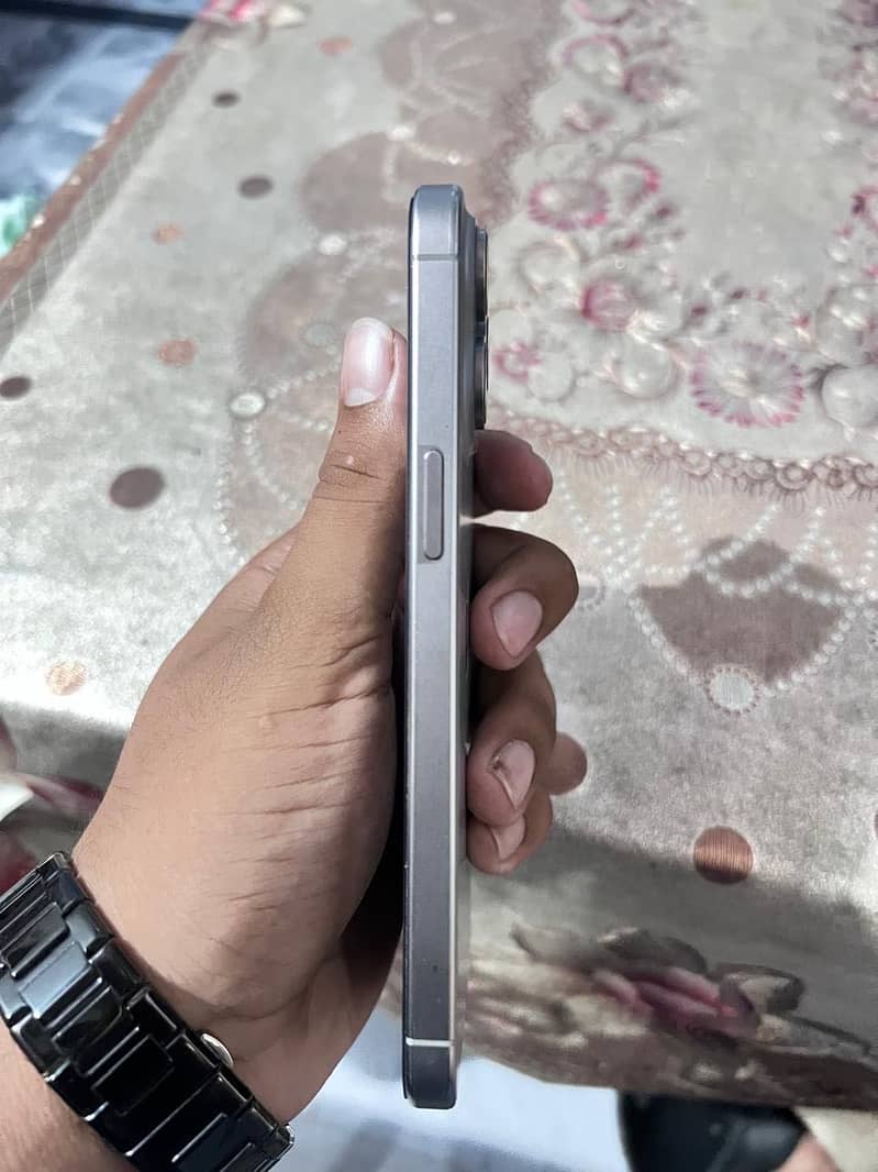 Apple iPhone 15 Pro Max 3