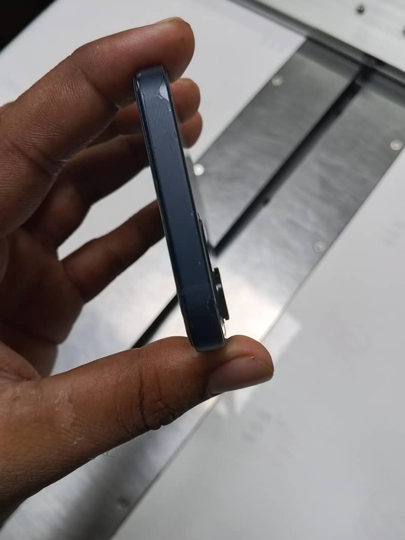 Apple iPhone 12 3