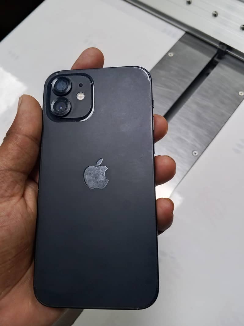 Apple iPhone 12 4