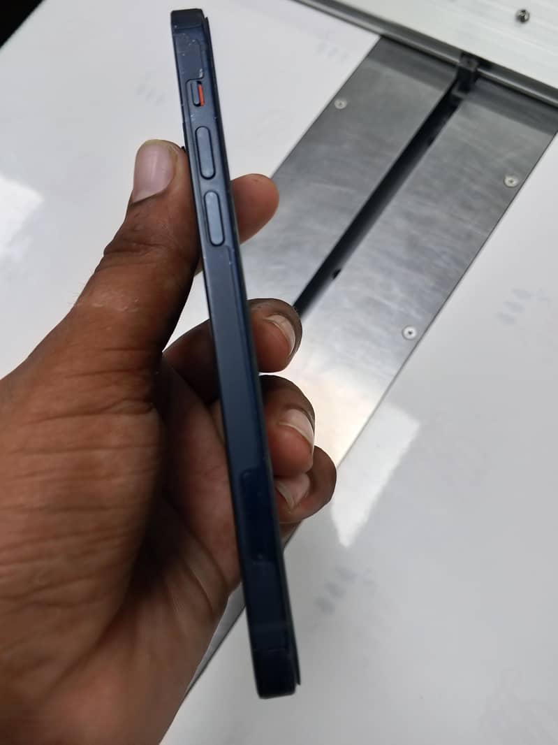Apple iPhone 12 6