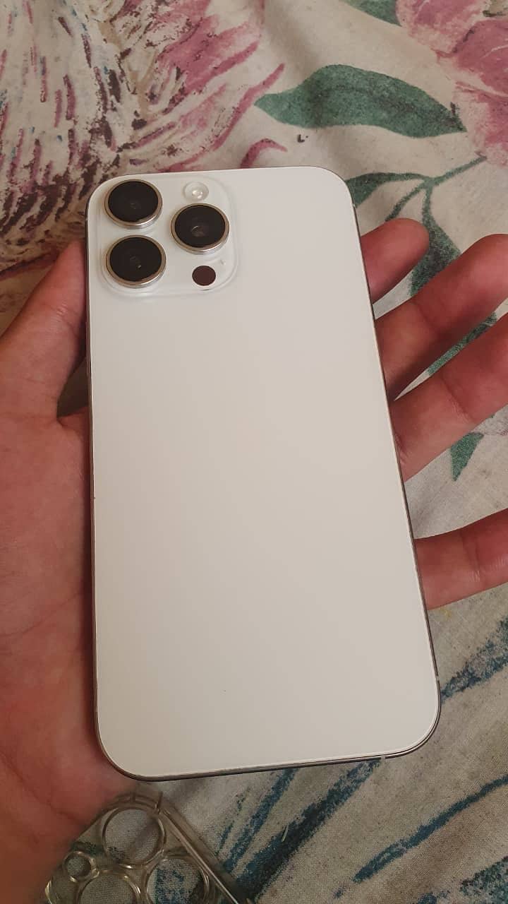Apple iPhone 16 Pro Max 1