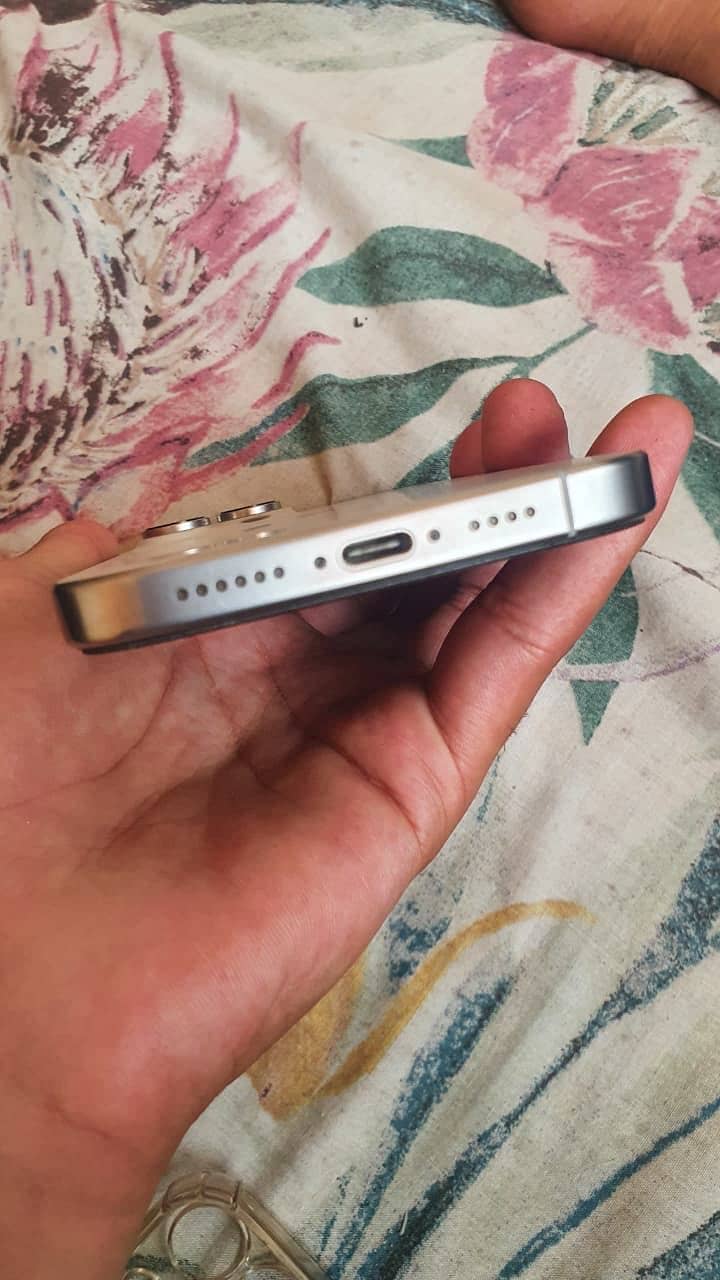 Apple iPhone 16 Pro Max 5