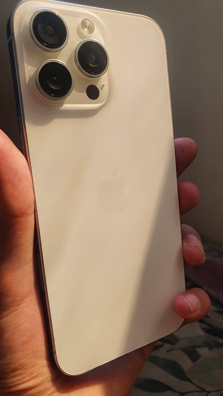 Apple iPhone 16 Pro Max 6