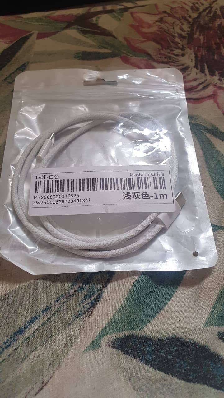 Apple iPhone 16 Pro Max 12