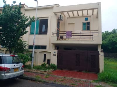 7 marla Full house Available bharia Town phase 8 Abubakr block bajlii gass Available water boser dalta ha proper 5 bedroom ha near masjid park Comercial