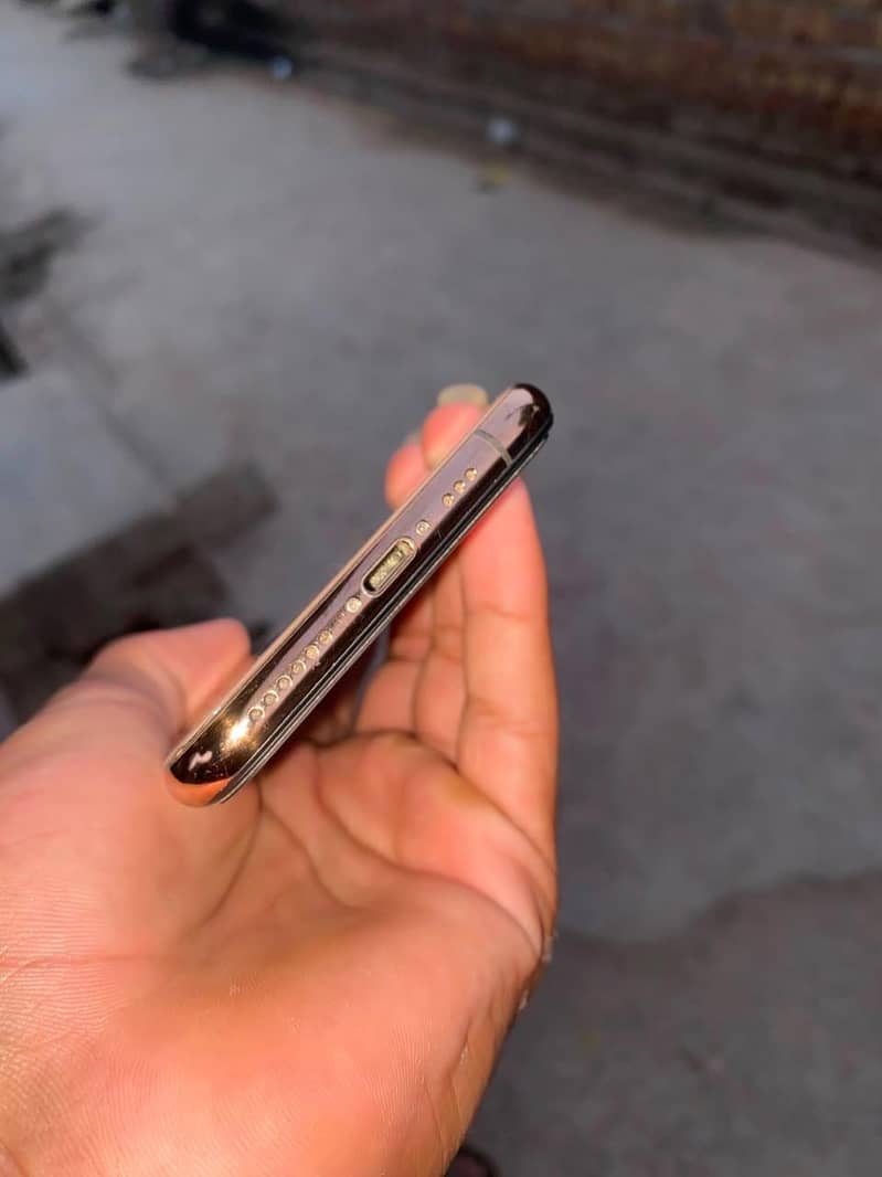 iPhone xs 1