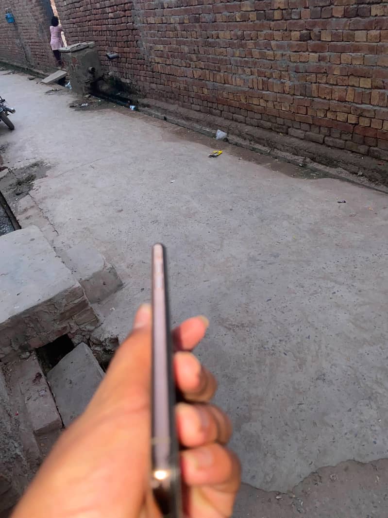 iPhone xs 3