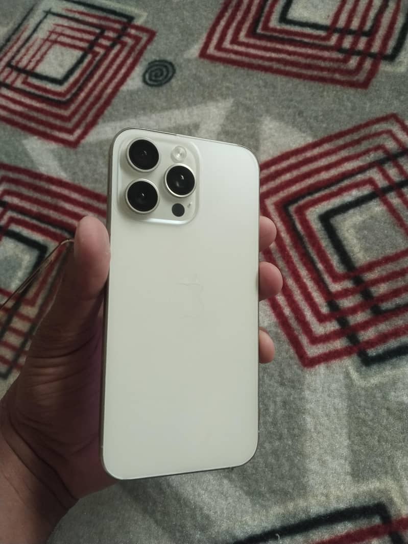 Apple iPhone 15 Pro Max 2