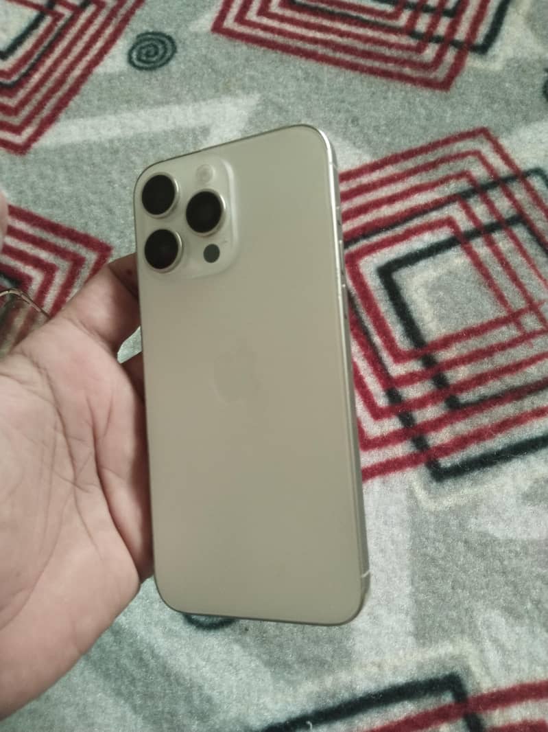 Apple iPhone 15 Pro Max 3