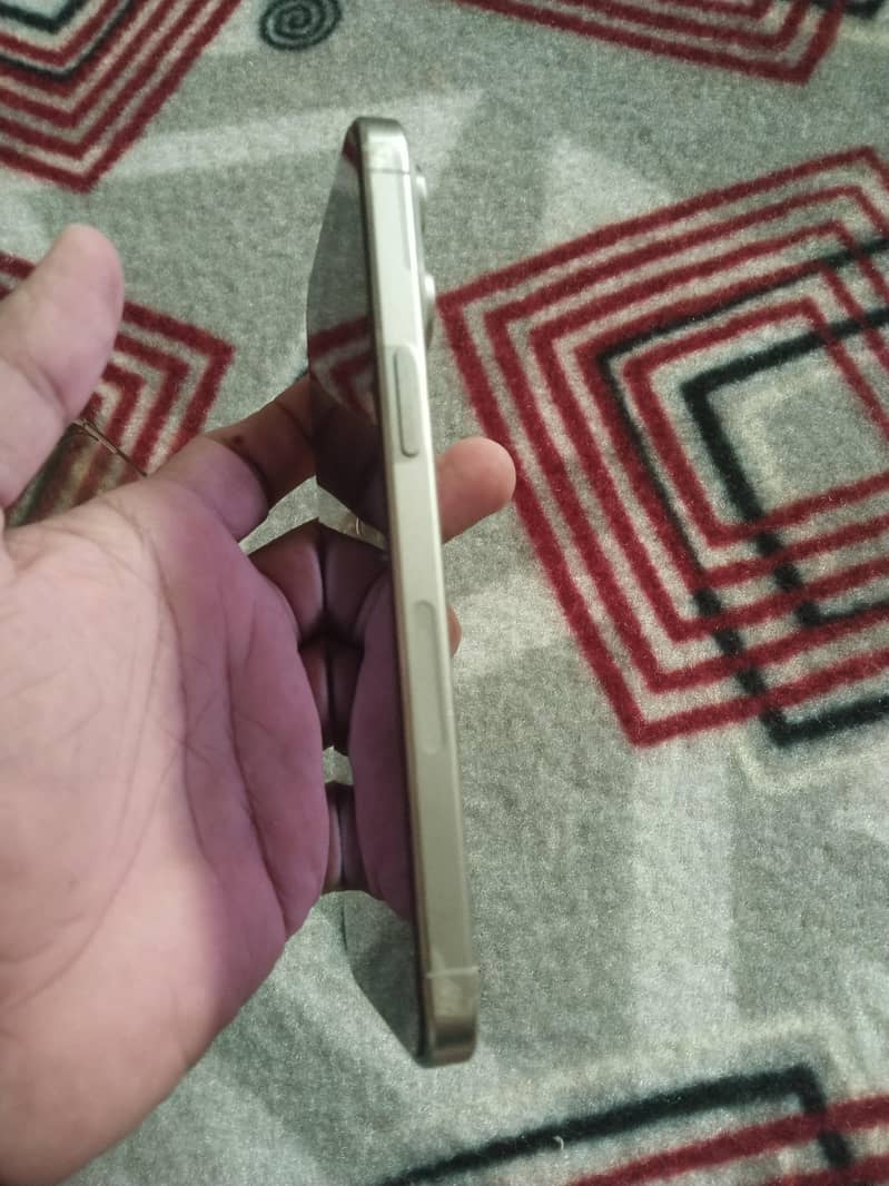 Apple iPhone 15 Pro Max 4