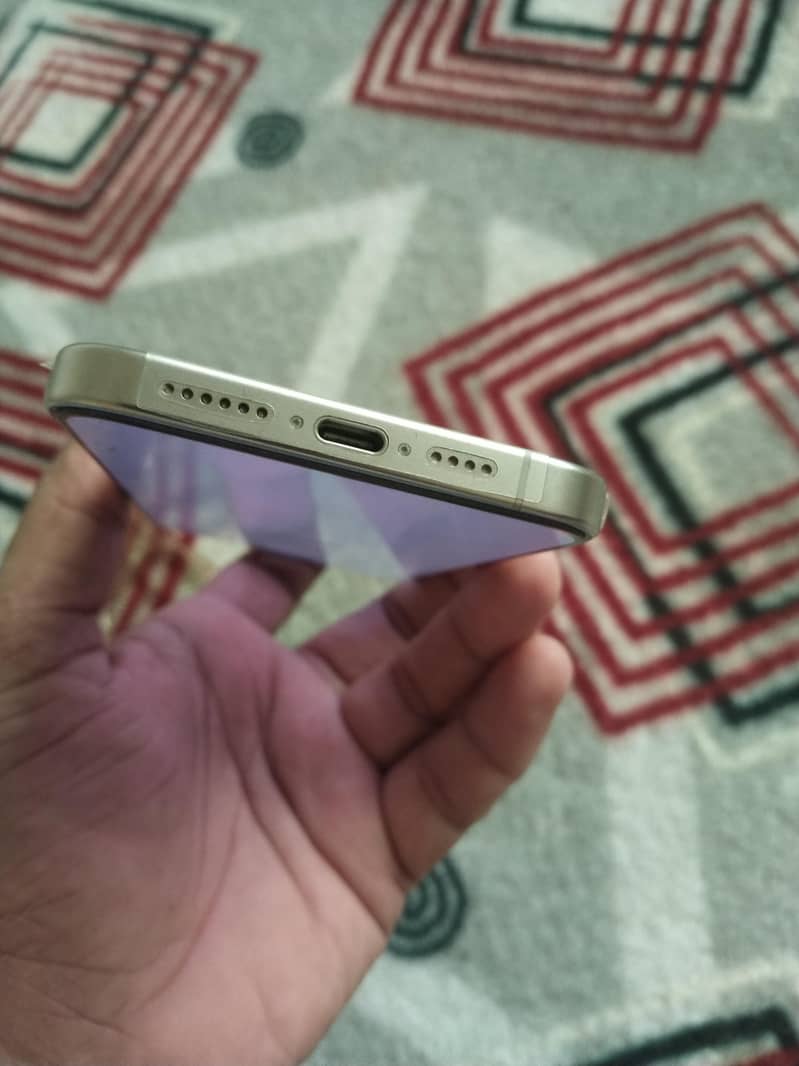Apple iPhone 15 Pro Max 5
