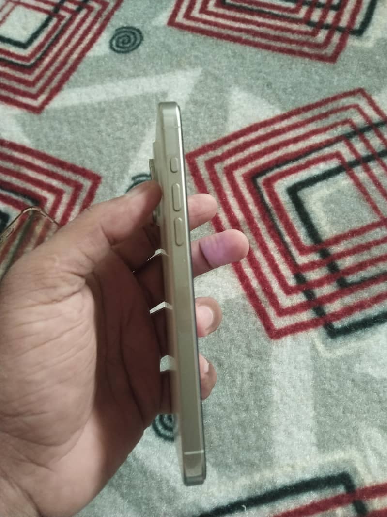 Apple iPhone 15 Pro Max 6