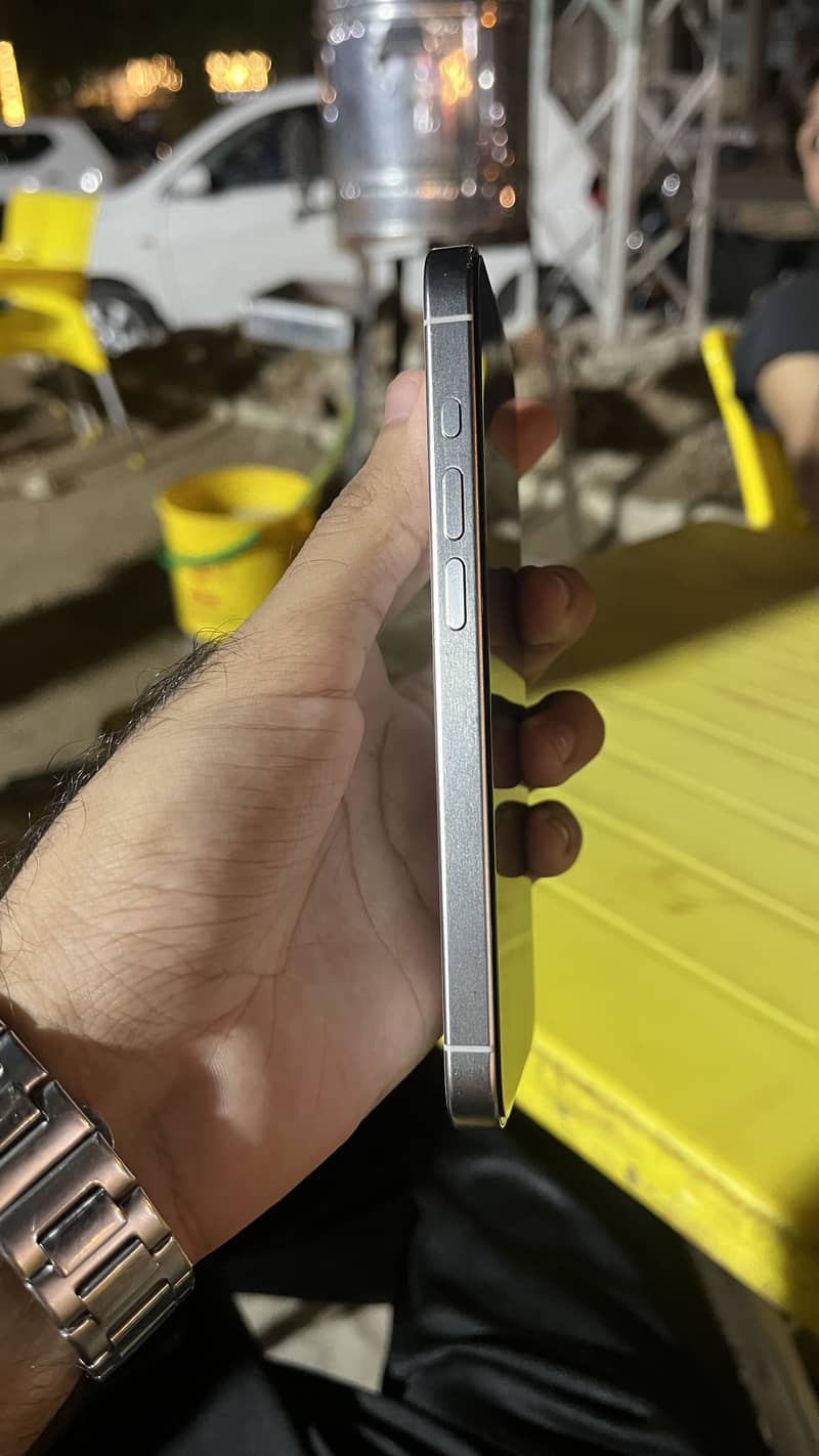 Apple iPhone 15 Pro 2