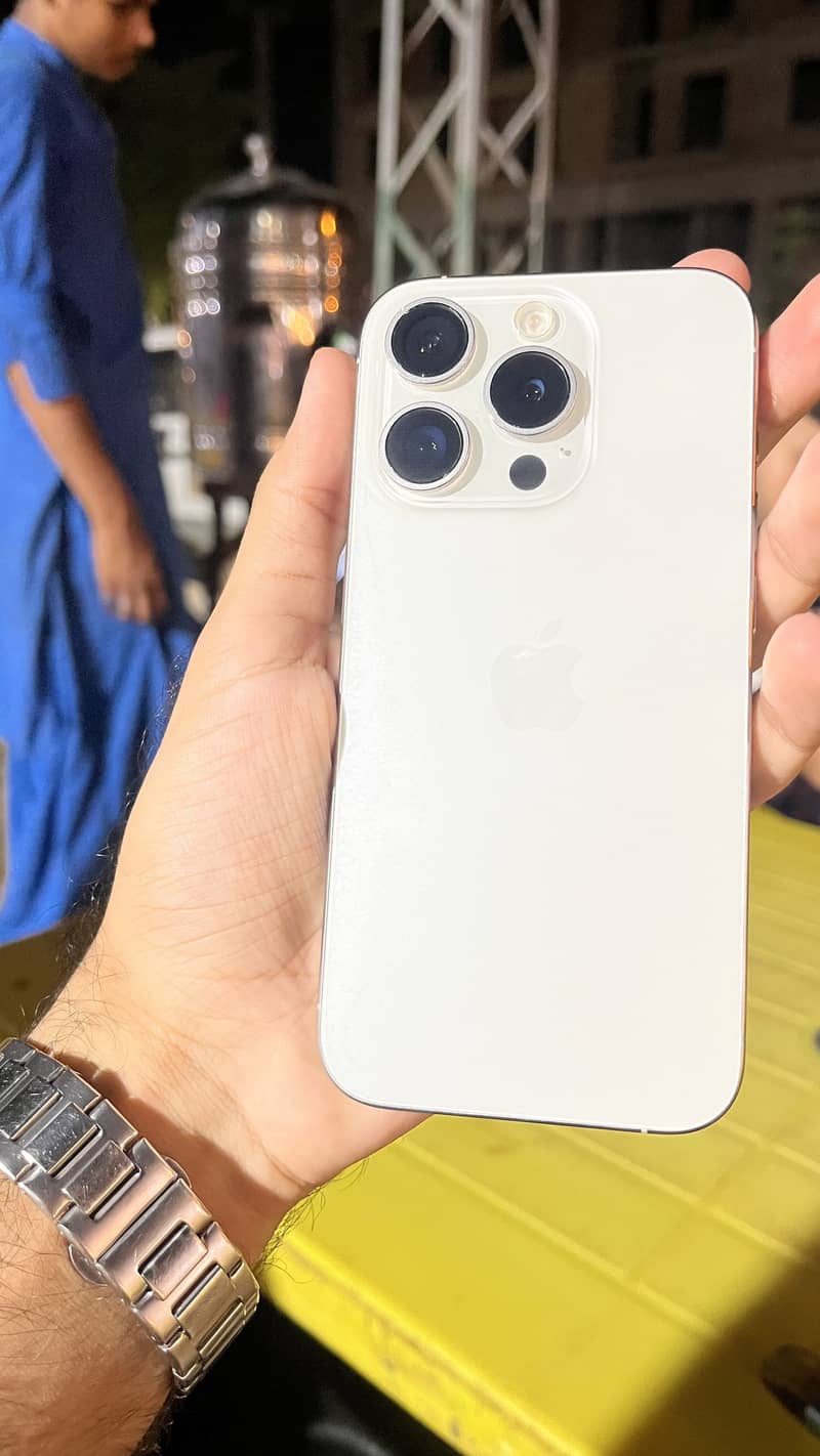 Apple iPhone 15 Pro 4