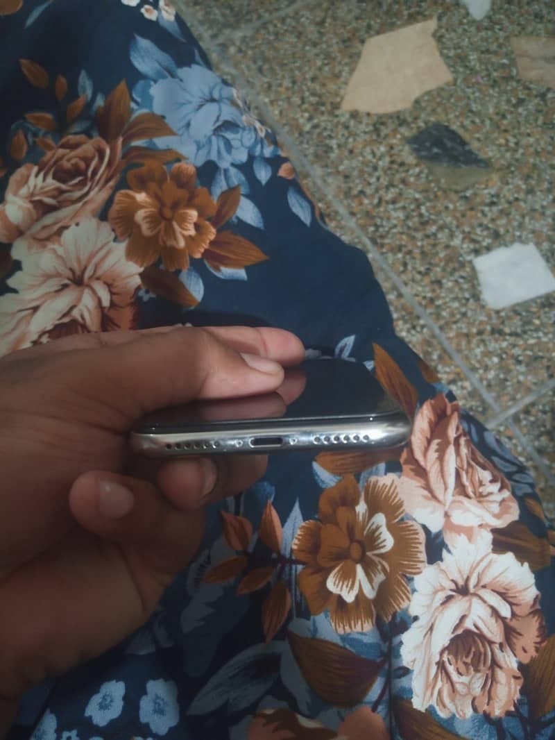 Apple iPhone X 5