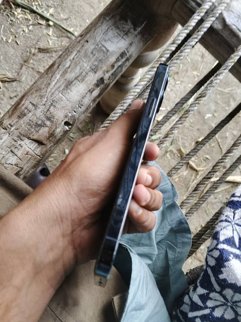 Apple iPhone 12 Pro Max 4