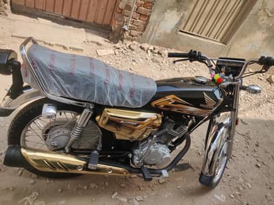 125balck golden edition,,,,,,31,,,,,12,,,,,2025,,,,l