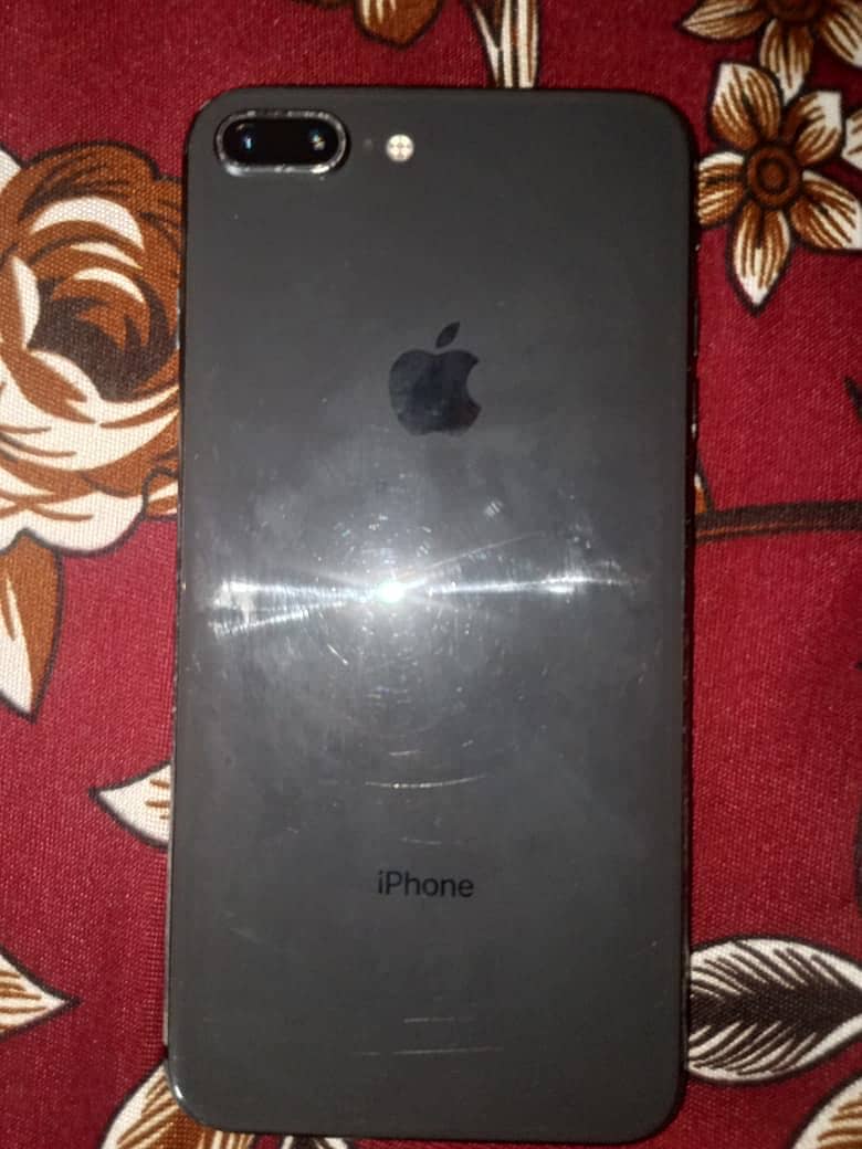 Apple iPhone 8 Plus 3